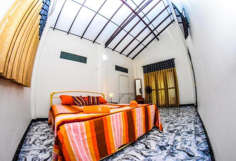 חדר דלוקס לשלושה, Wattle Inn