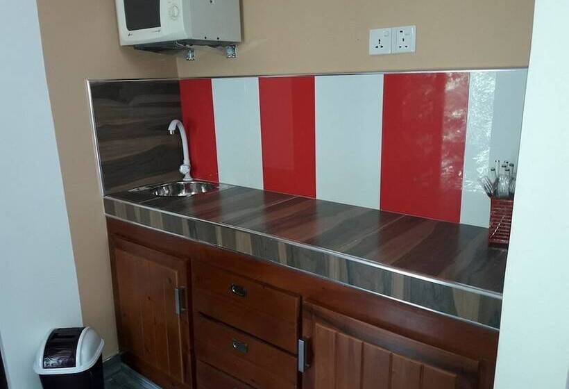 חדר סטנדרט לשלושה, Wattle Inn