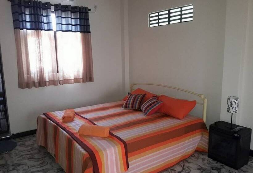 חדר סטנדרט לשלושה, Wattle Inn