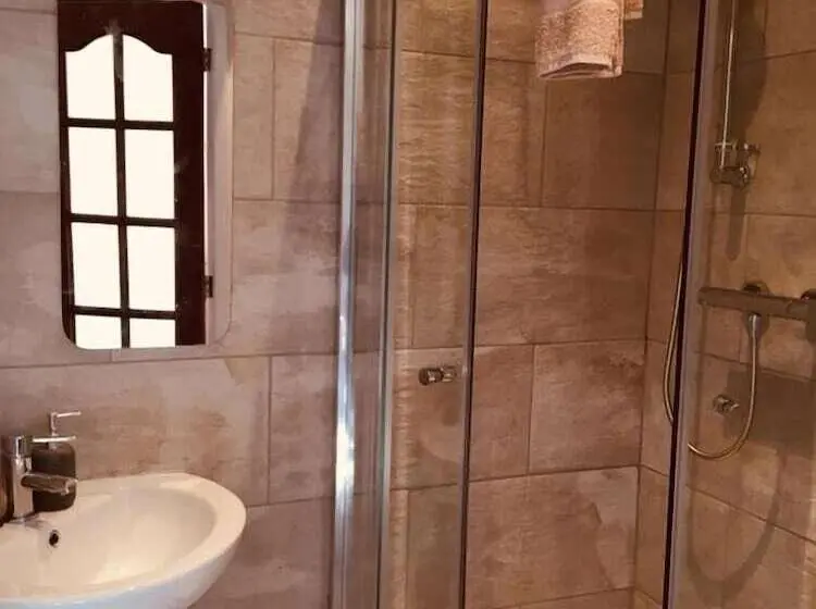 スタンダードルーム, Brass Castle Country House Accommodation