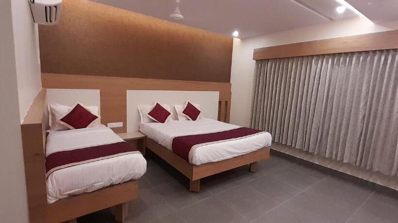 行政三人间, Golden Sand