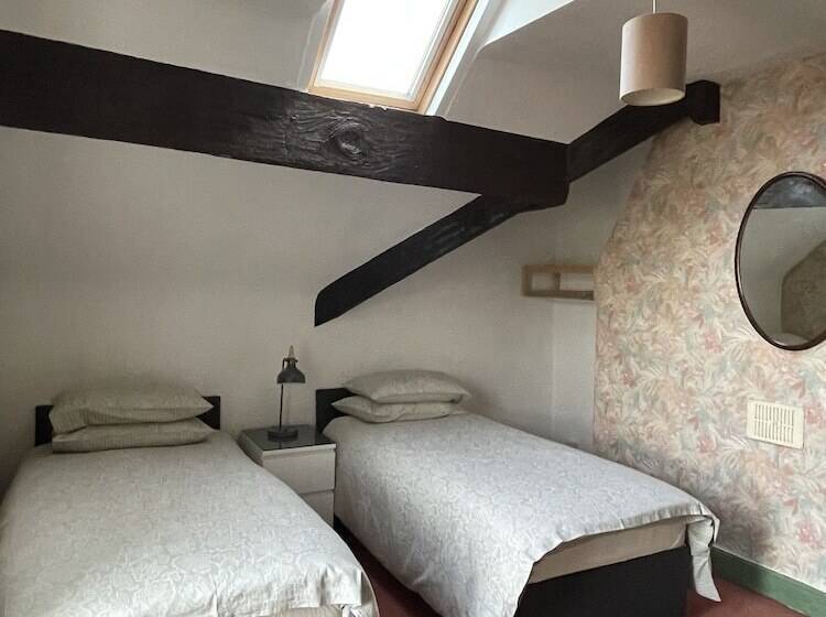 חדר קלאסי לשלושה, Chimneys Guest House