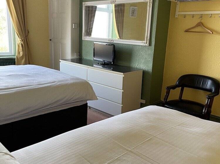 Семейный Номер, Chimneys Guest House