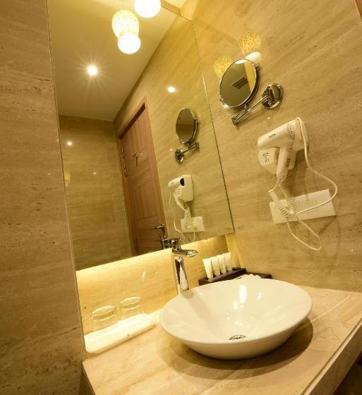 キングサイズベッドのデラックスルーム, Surestay Plus By Best Western Amritsar