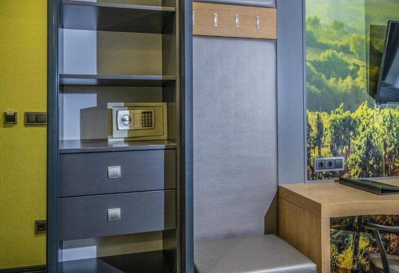 Номер Стандарт Трехместный, Villa Cuvée