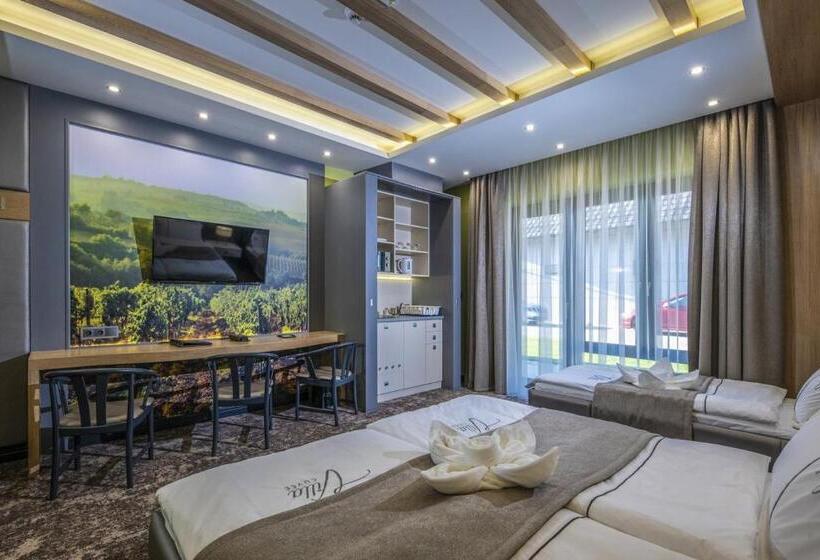 스탠다드 트리플 룸, Villa Cuvée