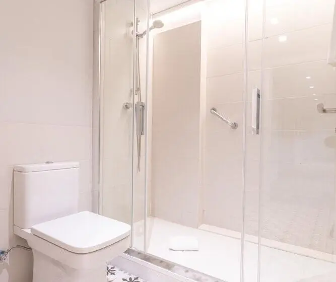 اتاق استاندارد سه نفره, Serennia Fira Gran Via Exclusive Rooms