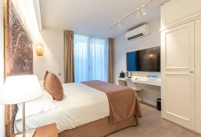 اتاق استاندارد سه نفره, Serennia Fira Gran Via Exclusive Rooms