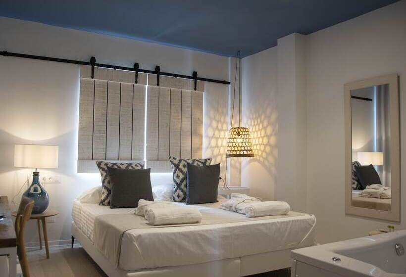 غرفة ديلوكس مزوَّدة بجاكوزي, You & Co. Saler Beach Boutique