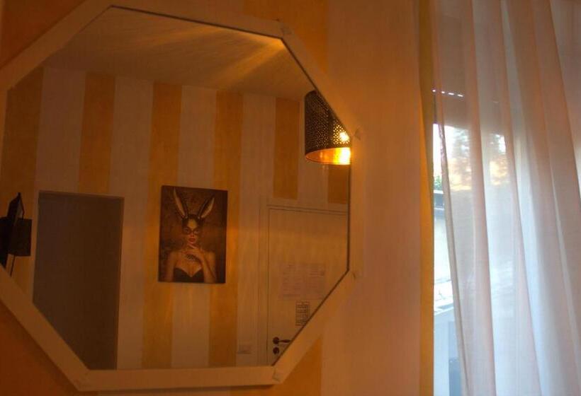 اتاق لوکس با بالکن, Fiumicinoa57