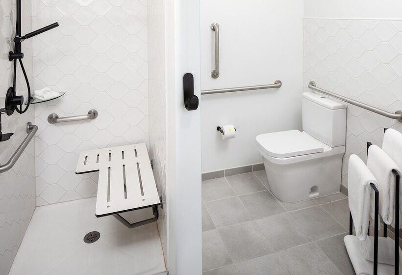 سوئیت برای معلولان, Angad Arts