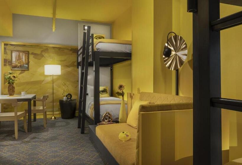 اتاق استاندارد با تخت‌های تاشو, Angad Arts