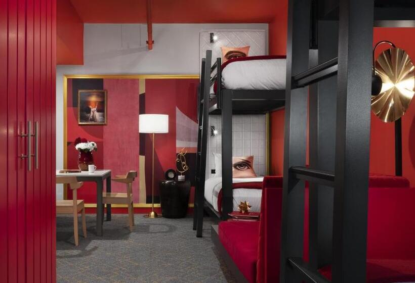 اتاق استاندارد با تخت‌های تاشو, Angad Arts