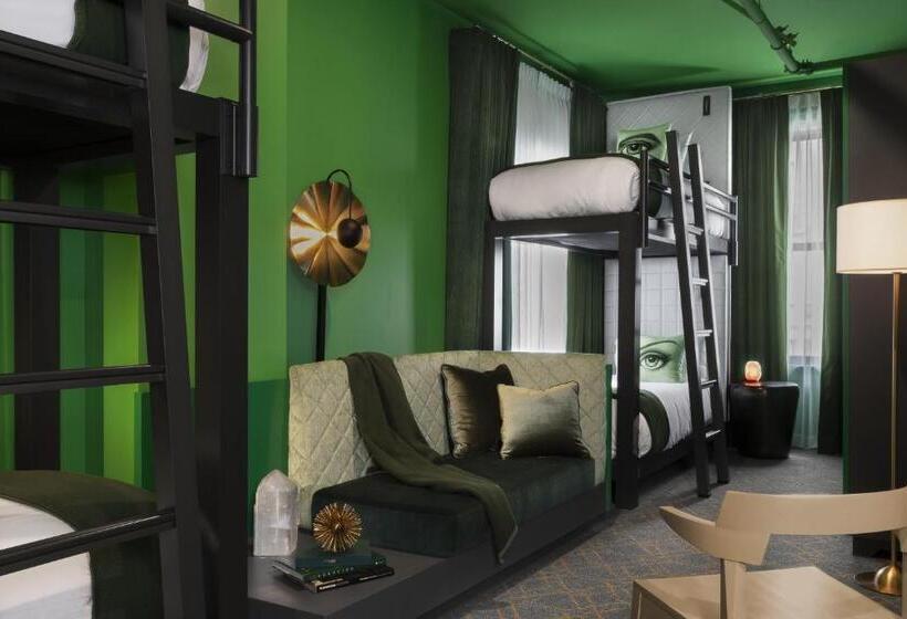 اتاق استاندارد با تخت‌های تاشو, Angad Arts