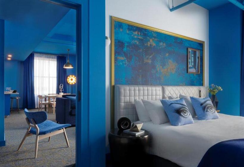 سوئیت با تخت بزرگ, Angad Arts