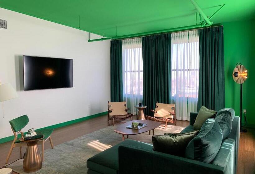 سوئیت 2 خوابه, Angad Arts