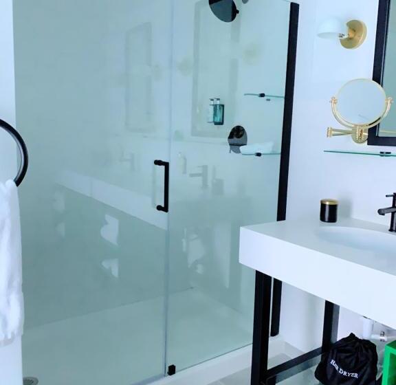 سوئیت 2 خوابه, Angad Arts