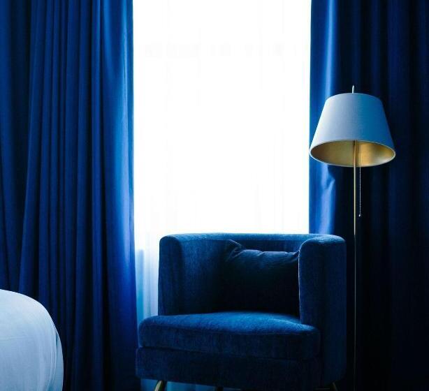 اتاق استاندارد با تخت بزرگ برای معلولان, Angad Arts