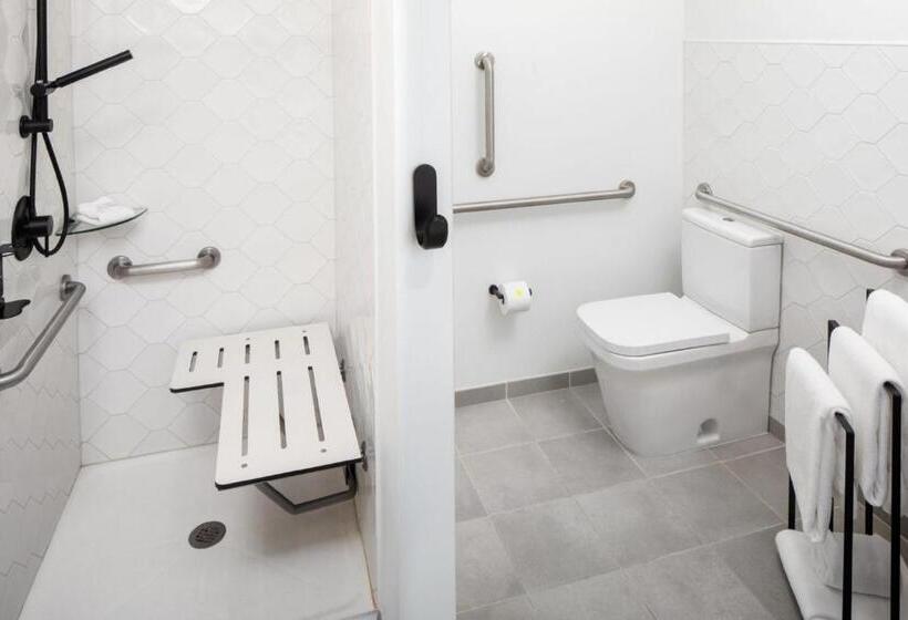 اتاق استاندارد برای معلولان, Angad Arts