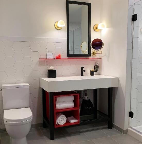 سوئیت برای معلولان, Angad Arts