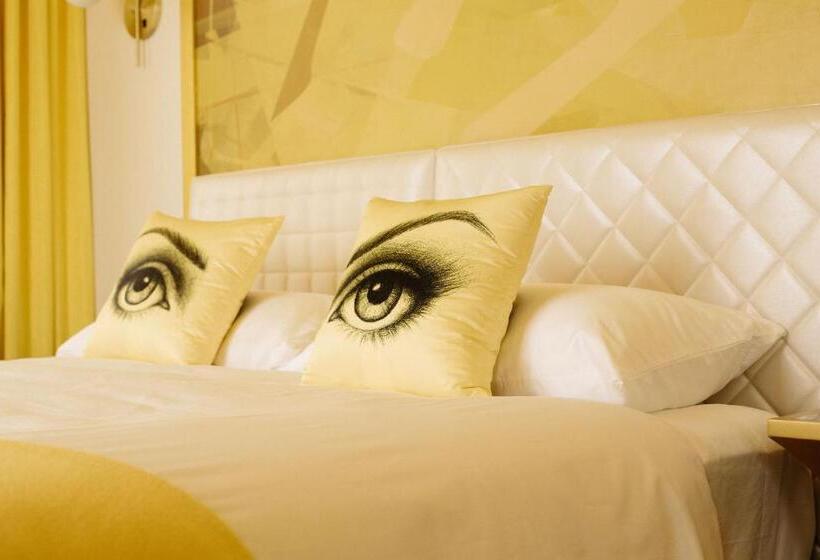 سوئیت با تخت بزرگ, Angad Arts