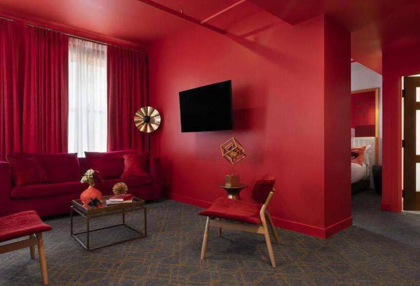 سوئیت با تخت بزرگ, Angad Arts