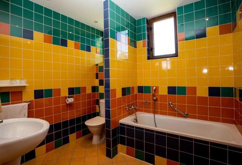 غرفة قياسية ثلاثية, Fontána Lipno