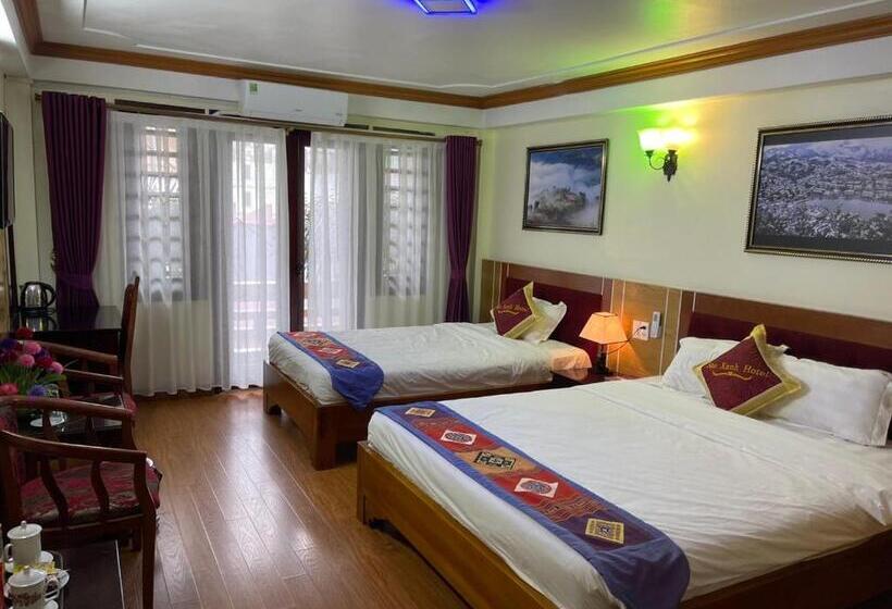 اتاق لوکس با چشمانداز شهر, Sao Xanh