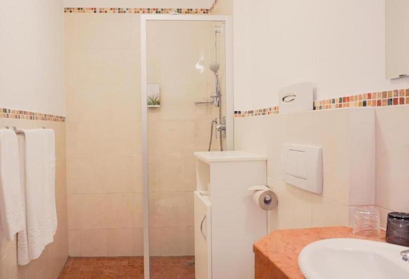 Номер Стандарт с Балконом, Villa Laurus