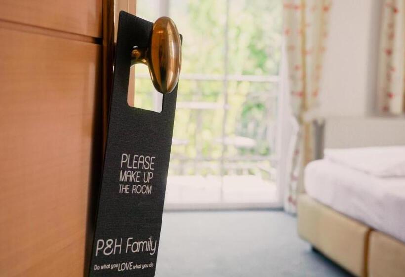 Номер Стандарт с Балконом, Villa Laurus