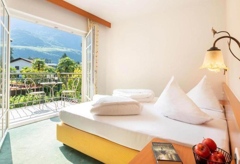 Номер Стандарт с Балконом, Villa Laurus