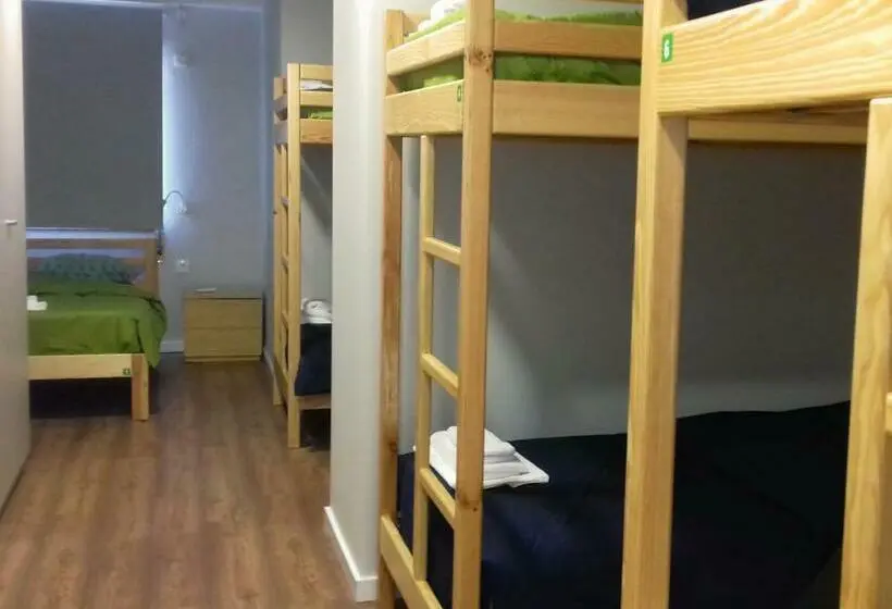 ルームシェアのワンベッド, Hostel Criativo Do Sabugueiro