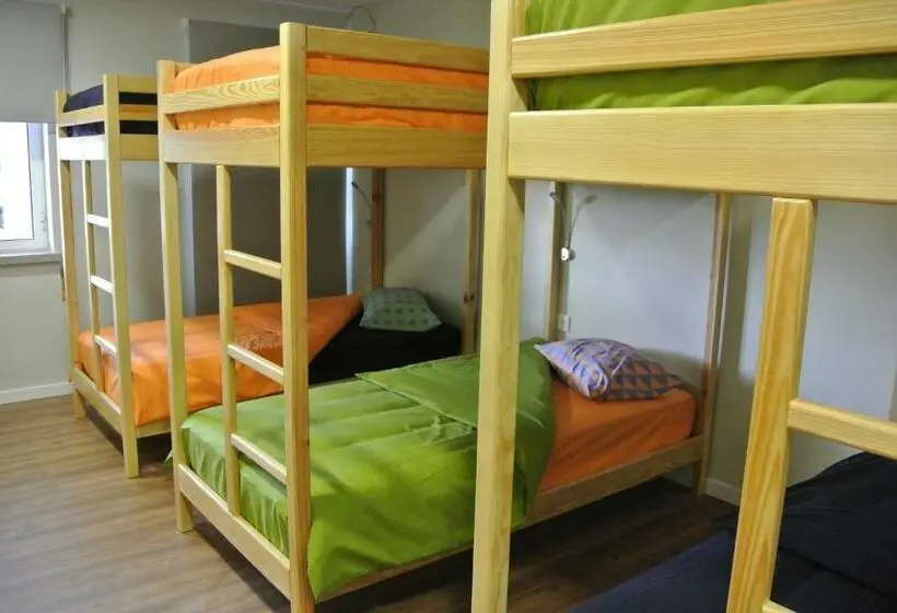 ルームシェアのワンベッド, Hostel Criativo Do Sabugueiro