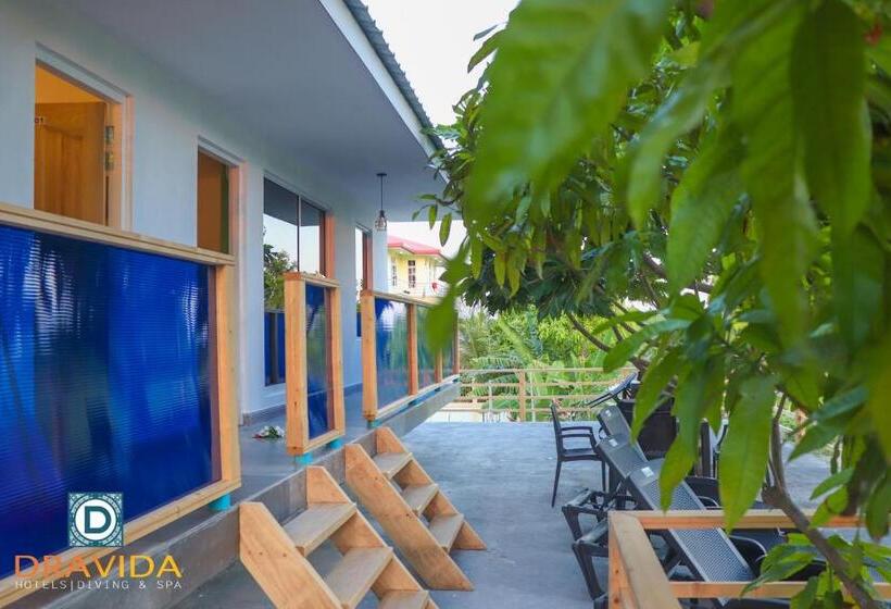 اتاق لوکس با بالکن و چشمانداز دریا, Dravida