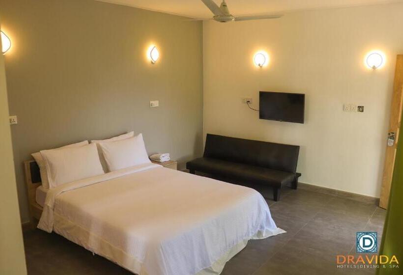 اتاق لوکس با بالکن و چشمانداز دریا, Dravida