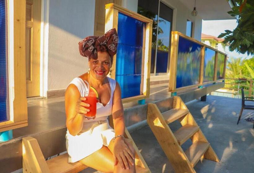 اتاق لوکس با بالکن و چشمانداز دریا, Dravida