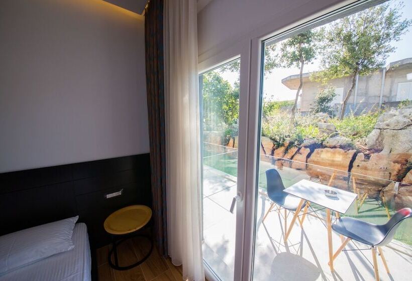 标准间带阳台, Inada Hotel Ksamil