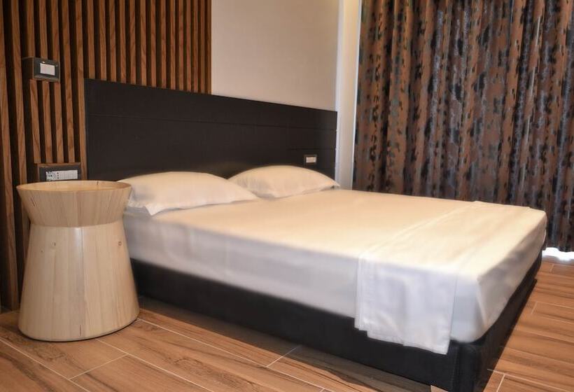 家庭间, Inada Hotel Ksamil