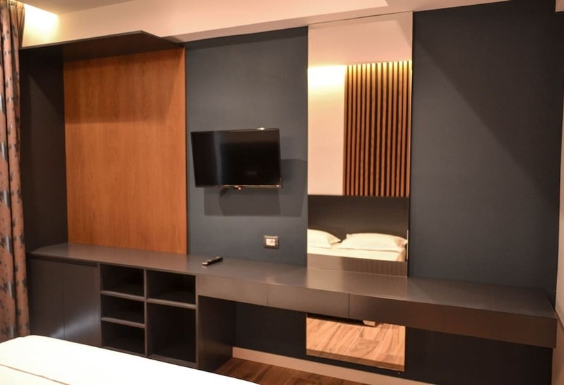 家庭间, Inada Hotel Ksamil