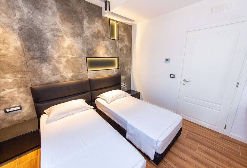 家庭间, Inada Hotel Ksamil