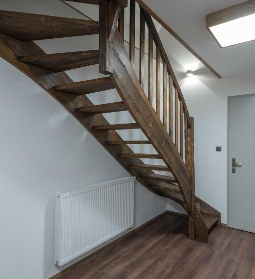 복층 룸, Královka