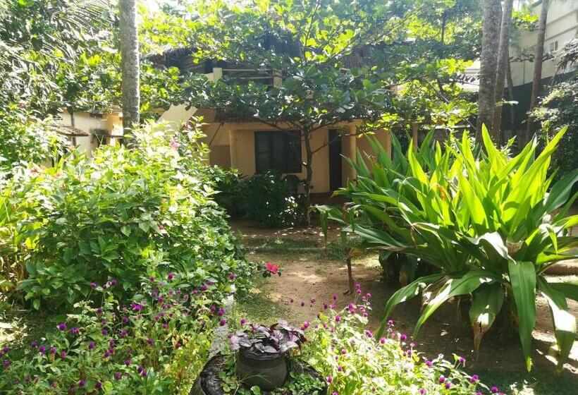 اتاق استاندارد با چشم‌انداز باغ, Sukriti Beach Resort