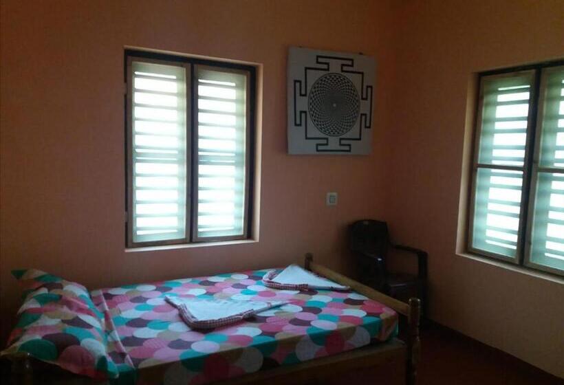 اتاق اکونومی, Sukriti Beach Resort