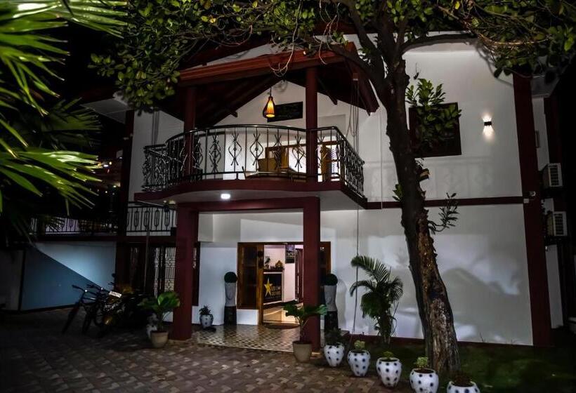 اتاق استاندارد سه نفره, Golden Star Guest House