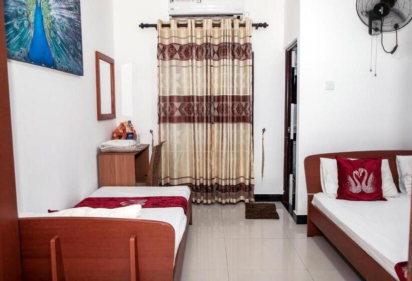 اتاق خانوادگی, Golden Star Guest House