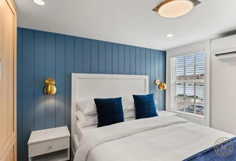 スイート, Light House Suite 202 At Captains Row Downtown