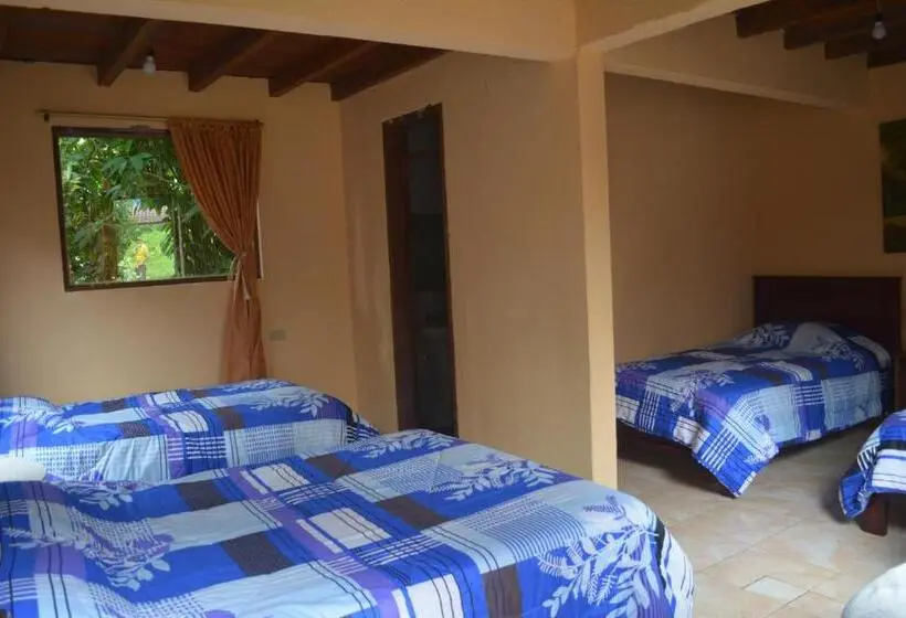 اتاق خانوادگی با چشم‌انداز باغ, Hostería Los Cedros De Mindo