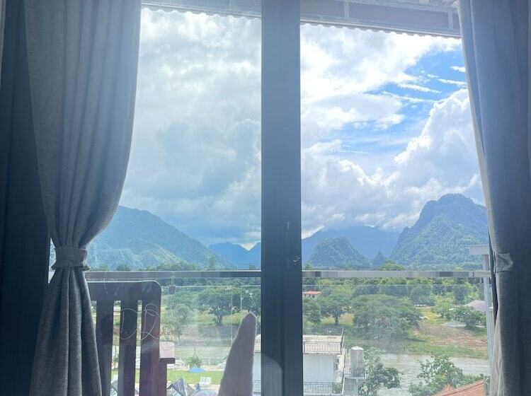 标准间, Nutty Phoy