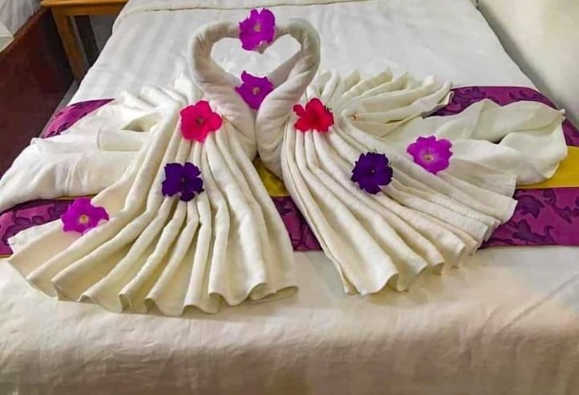 스탠다드 룸, Nutty Phoy