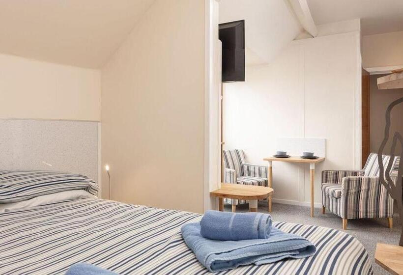 Номер Deluxe с Балконом, Silver Street Suites